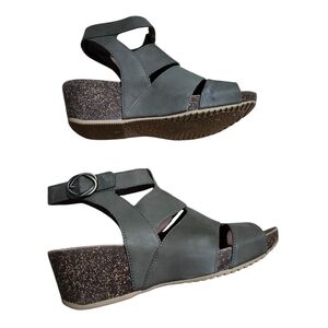 Dansko wedge Strappy Sandals  - 41 Easy on comfort walking open toe